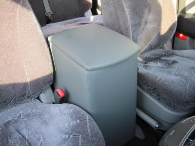 Подлокотник на Hyundai H-1 II (2007+) - CarBaza, характеристики