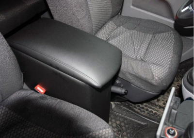 Подлокотник на Volkswagen Transporter Т5 (2003-2015) - CarBaza, характеристики